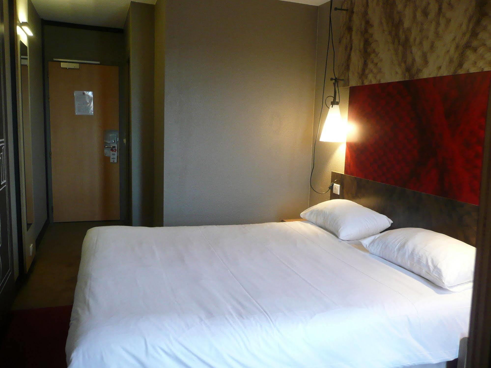 Готель Ibis Saint Brieuc Yffiniac Екстер'єр фото